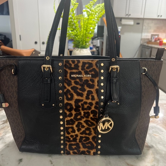 Michael kors purse - Picture 2 of 3